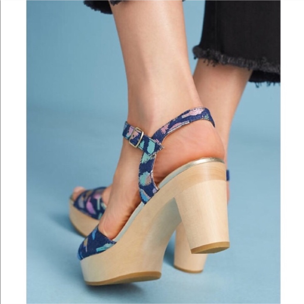 Anthro Billie Ella Metallic Feather Sandal - Picture 3 of 7